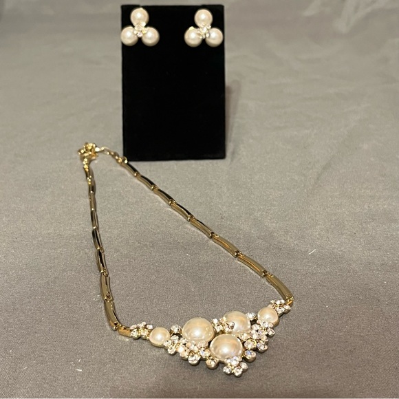 Prom/Special Occasion Necklace and Earrings, Gold with Pearl and Rhinestones - Picture 10 of 16